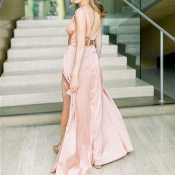 Blush plunging satin dress with high slits - Picture 3 of 4